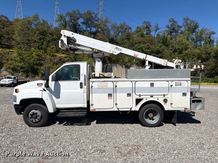 image for item YA4918 2006 GMC C5500 bucket truck