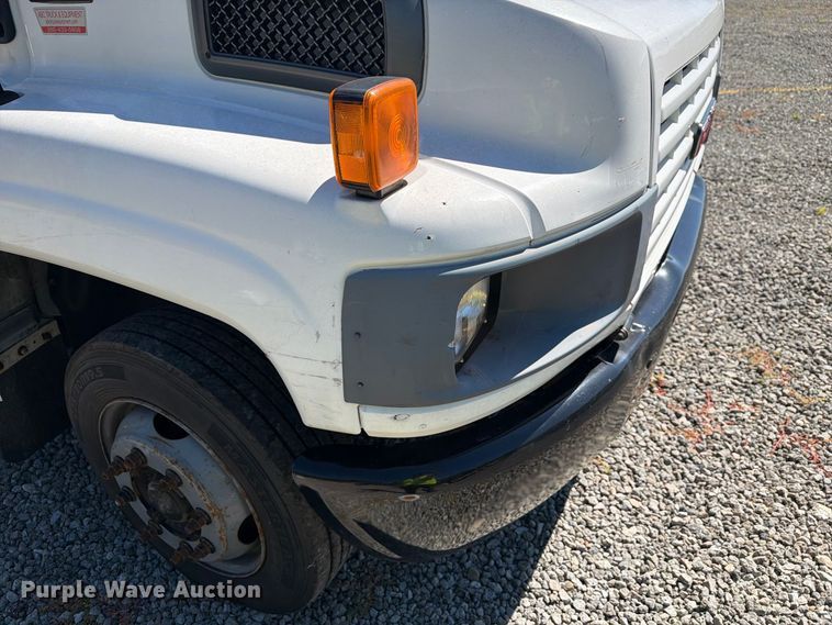 image for item YA4918 2006 GMC C5500 bucket truck