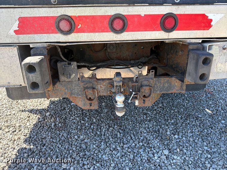 image for item YA4918 2006 GMC C5500 bucket truck