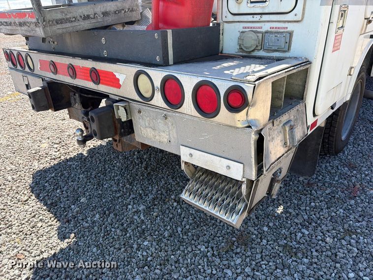 image for item YA4918 2006 GMC C5500 bucket truck