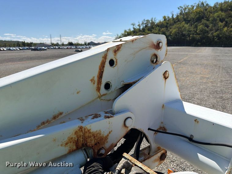image for item YA4918 2006 GMC C5500 bucket truck