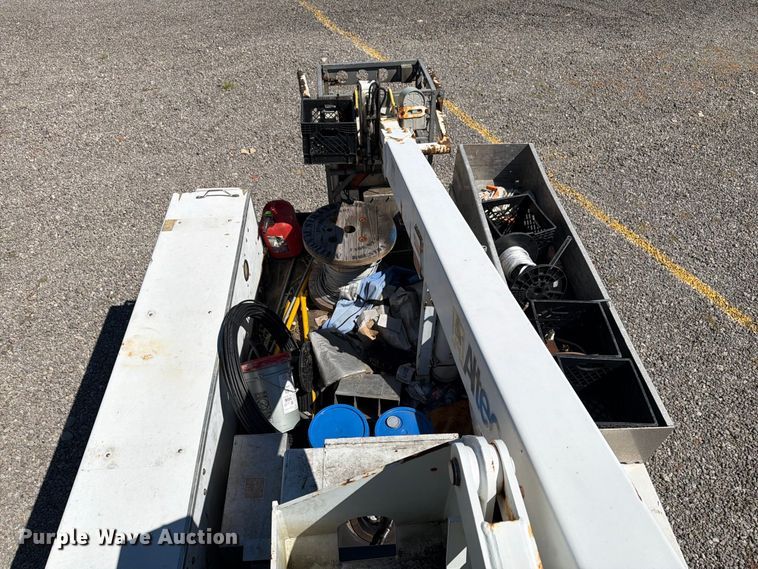 image for item YA4918 2006 GMC C5500 bucket truck