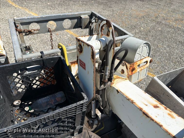 image for item YA4918 2006 GMC C5500 bucket truck