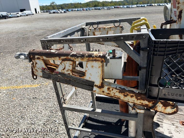 image for item YA4918 2006 GMC C5500 bucket truck