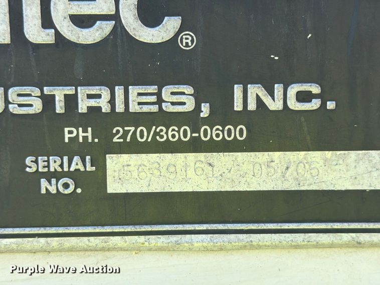 image for item YA4918 2006 GMC C5500 bucket truck