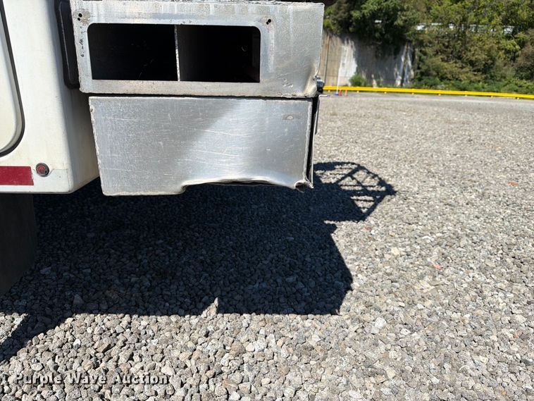 image for item YA4918 2006 GMC C5500 bucket truck