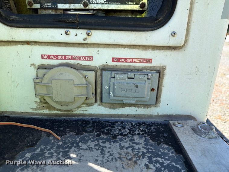 image for item YA4918 2006 GMC C5500 bucket truck