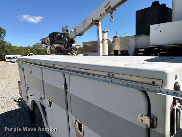 image for item YA4918 2006 GMC C5500 bucket truck