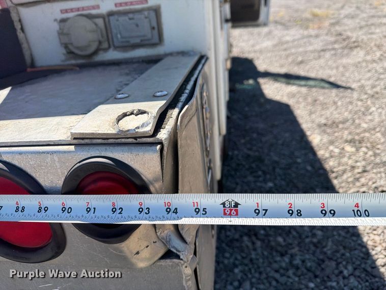 image for item YA4918 2006 GMC C5500 bucket truck