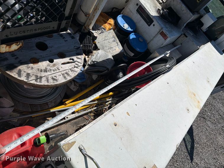 image for item YA4918 2006 GMC C5500 bucket truck