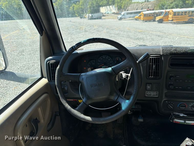 image for item YA4918 2006 GMC C5500 bucket truck
