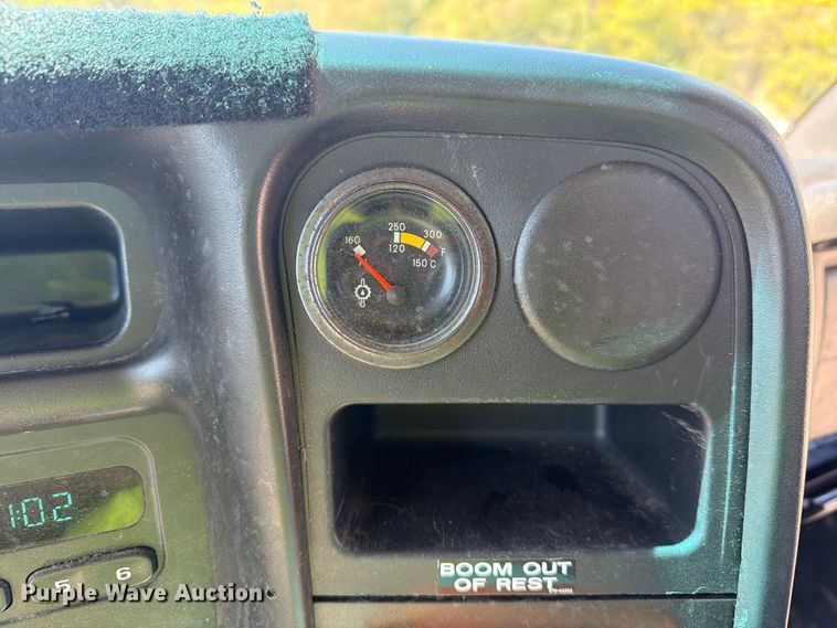 image for item YA4918 2006 GMC C5500 bucket truck