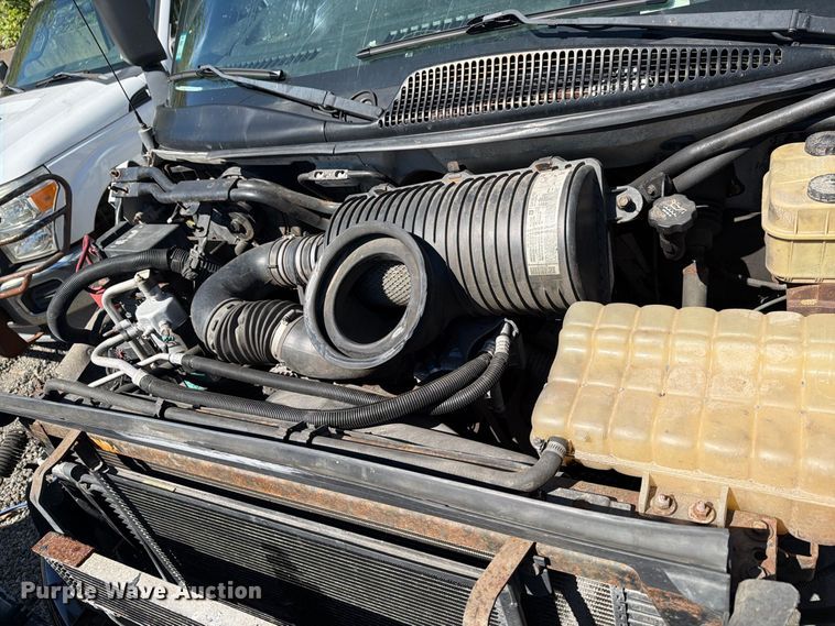 image for item YA4918 2006 GMC C5500 bucket truck