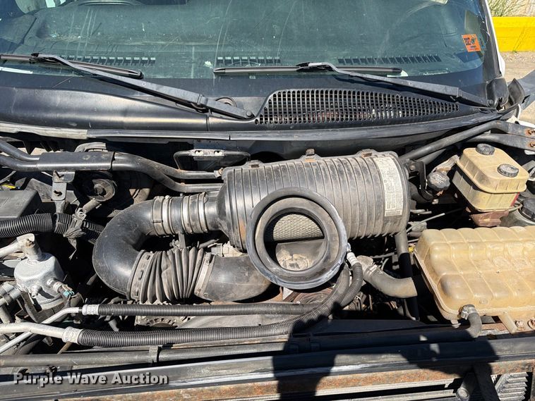 image for item YA4918 2006 GMC C5500 bucket truck