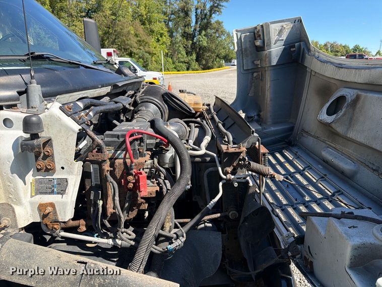 image for item YA4918 2006 GMC C5500 bucket truck