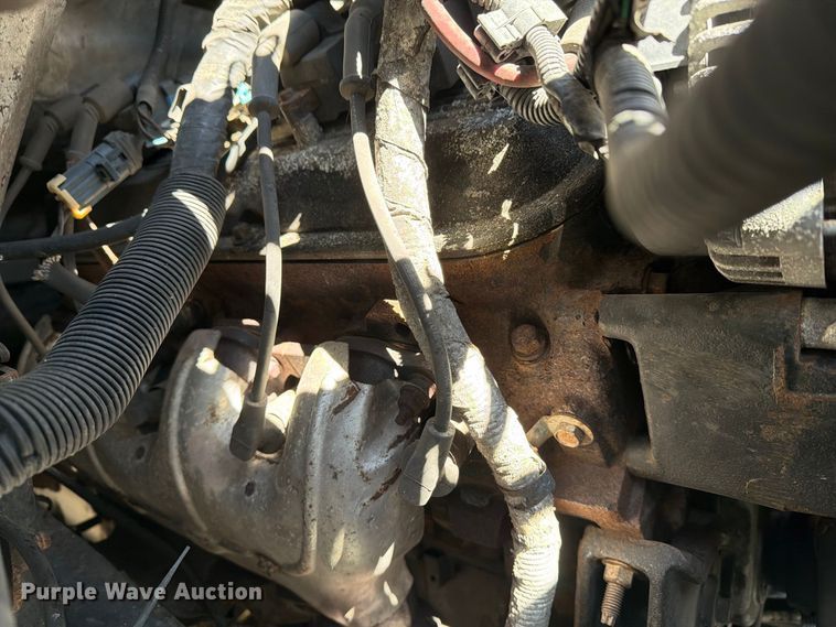 image for item YA4918 2006 GMC C5500 bucket truck