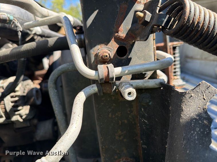 image for item YA4918 2006 GMC C5500 bucket truck