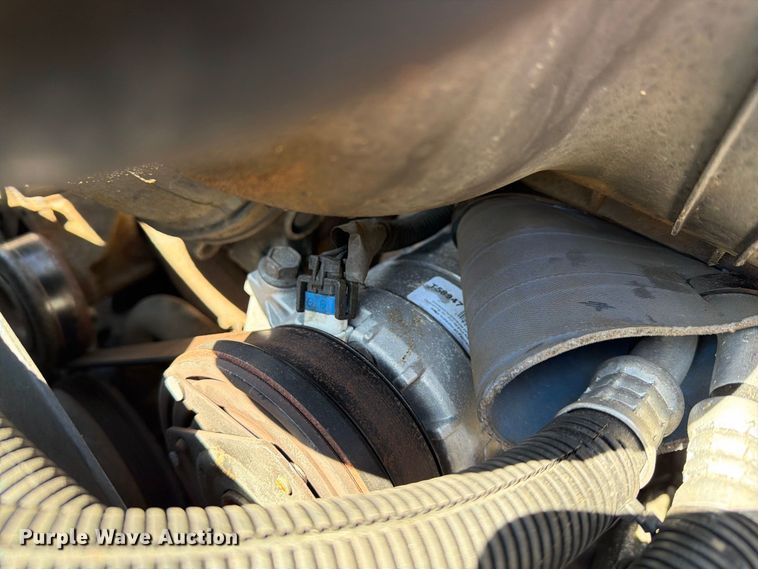 image for item YA4918 2006 GMC C5500 bucket truck