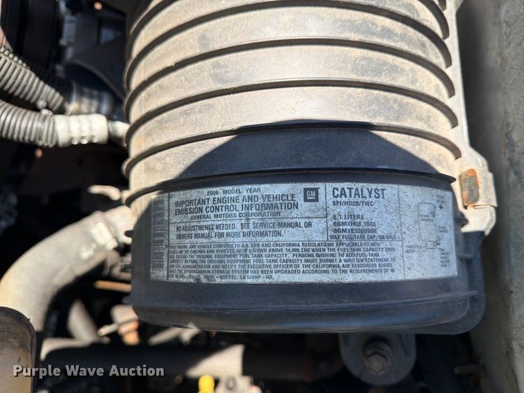 image for item YA4918 2006 GMC C5500 bucket truck