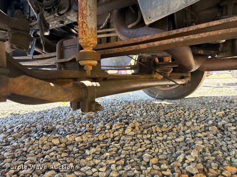 image for item YA4918 2006 GMC C5500 bucket truck