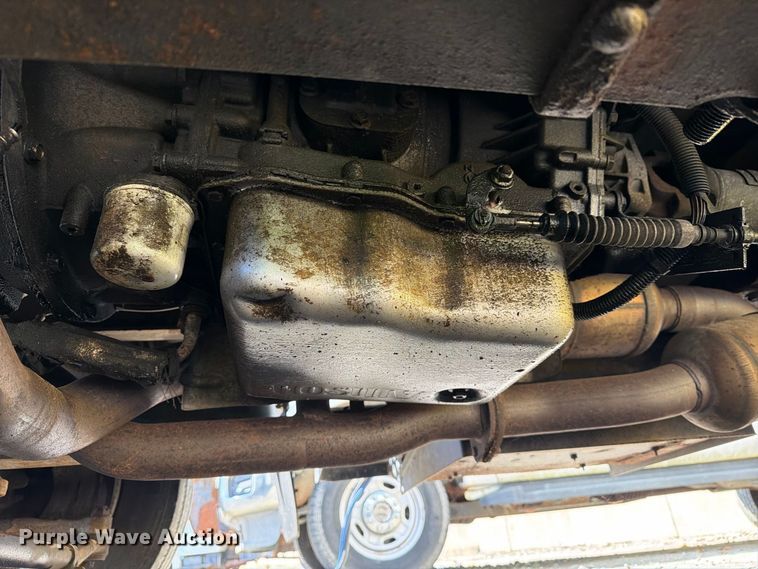image for item YA4918 2006 GMC C5500 bucket truck