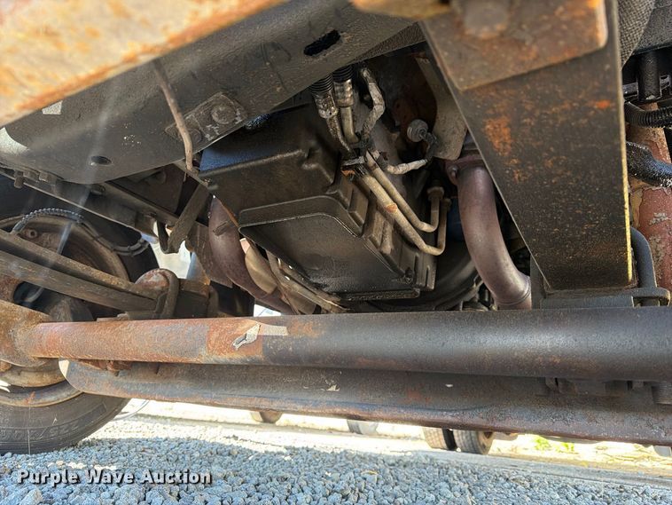 image for item YA4918 2006 GMC C5500 bucket truck