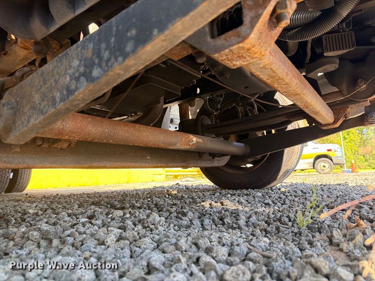 image for item YA4918 2006 GMC C5500 bucket truck