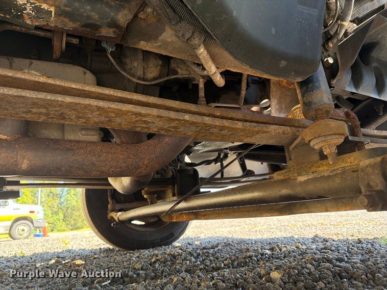 image for item YA4918 2006 GMC C5500 bucket truck