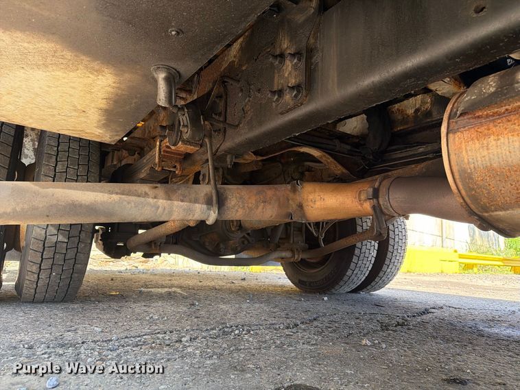 image for item YA4918 2006 GMC C5500 bucket truck