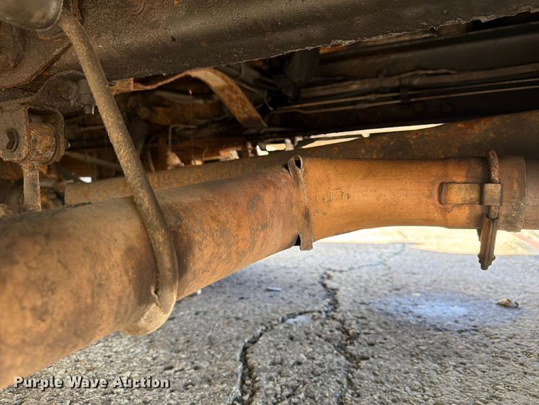 image for item YA4918 2006 GMC C5500 bucket truck