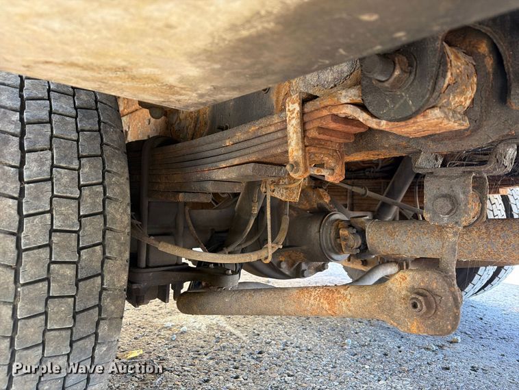 image for item YA4918 2006 GMC C5500 bucket truck