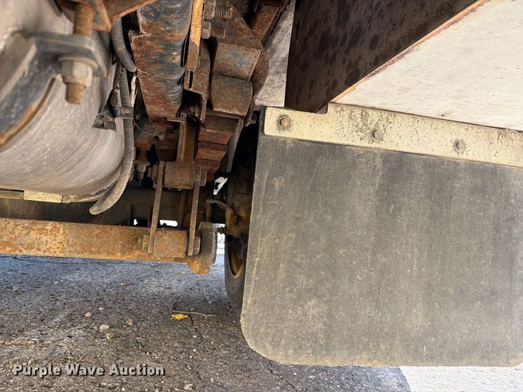 image for item YA4918 2006 GMC C5500 bucket truck