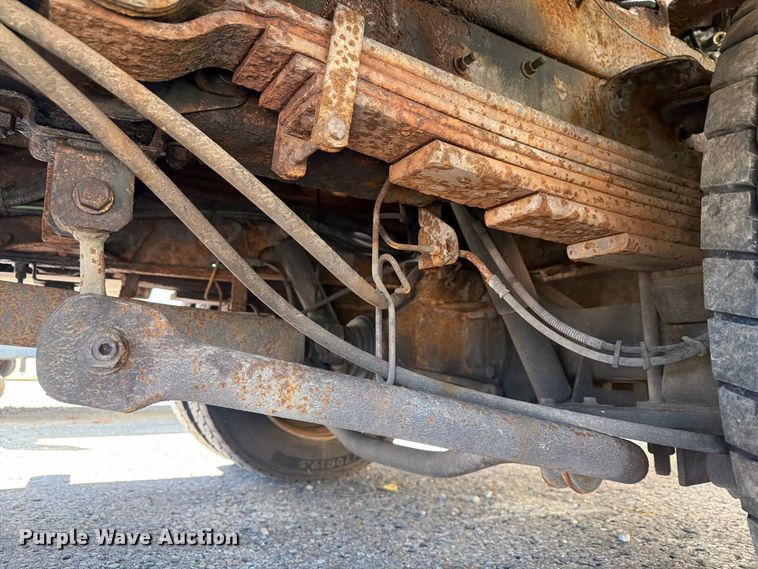 image for item YA4918 2006 GMC C5500 bucket truck