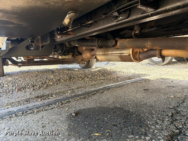image for item YA4918 2006 GMC C5500 bucket truck