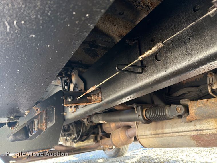 image for item YA4918 2006 GMC C5500 bucket truck