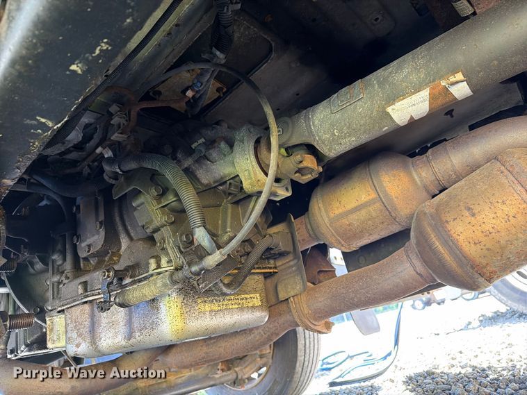 image for item YA4918 2006 GMC C5500 bucket truck