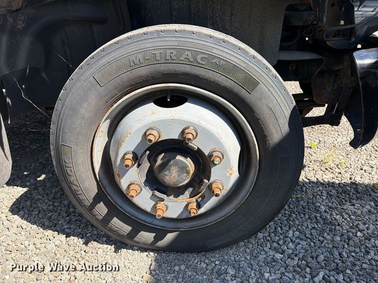 image for item YA4918 2006 GMC C5500 bucket truck