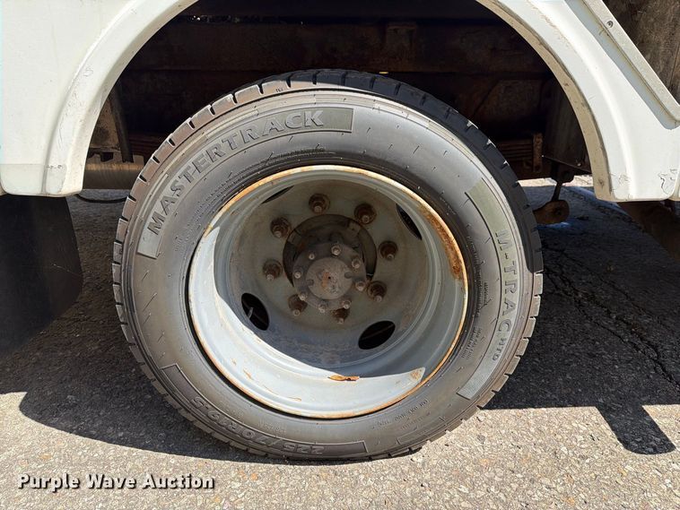 image for item YA4918 2006 GMC C5500 bucket truck