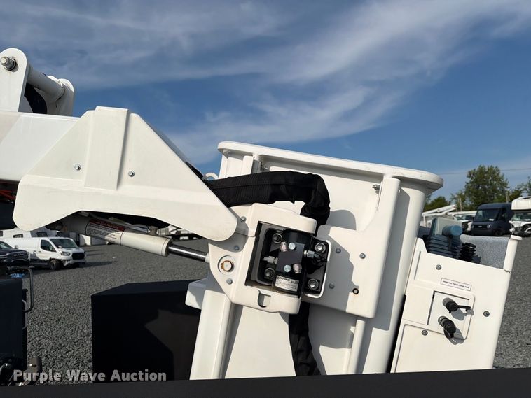 image for item YA4990 2024 Ford F550 Super Duty bucket truck