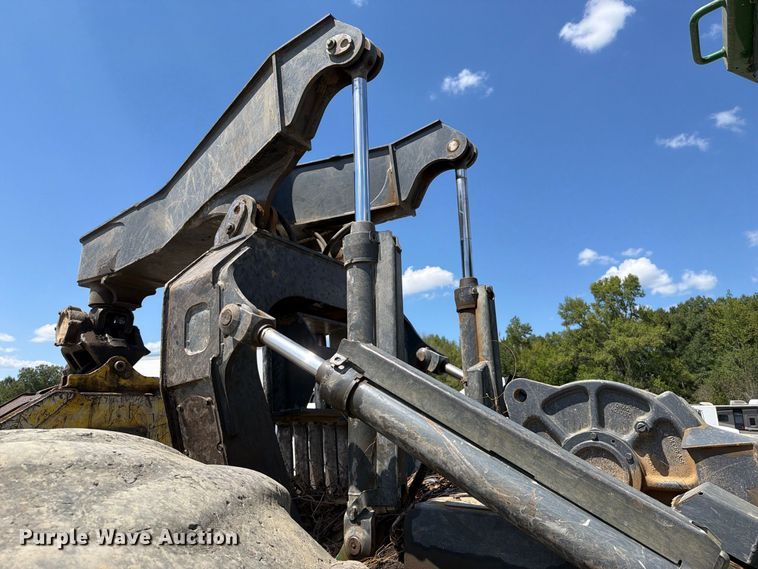 image for item YA5005 2019 John Deere 748L-II skidder