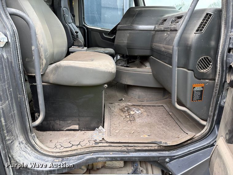 image for item YA5103 2022 Volvo VHD dump truck