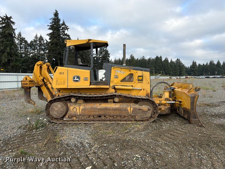 image for item YA5107 2006 John Deere 750J LT dozer