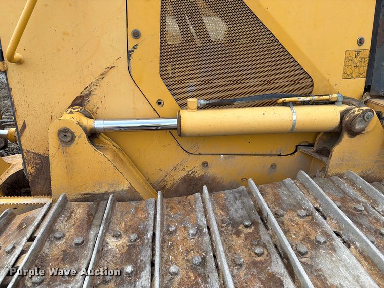 image for item YA5107 2006 John Deere 750J LT dozer
