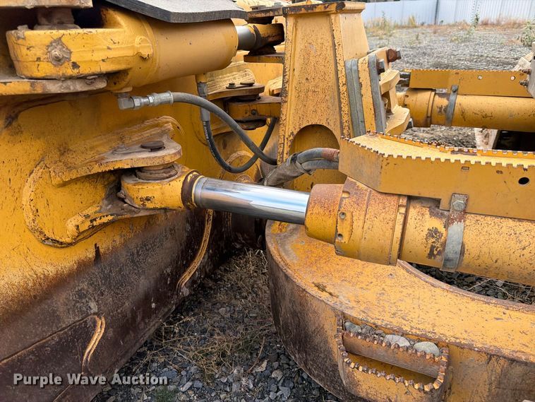 image for item YA5107 2006 John Deere 750J LT dozer
