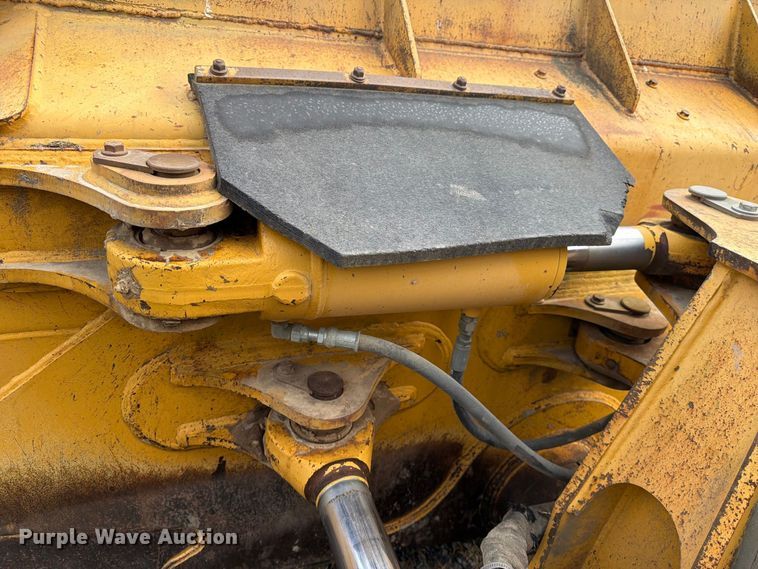 image for item YA5107 2006 John Deere 750J LT dozer