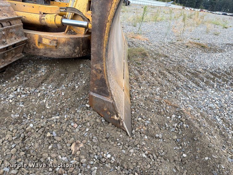image for item YA5107 2006 John Deere 750J LT dozer