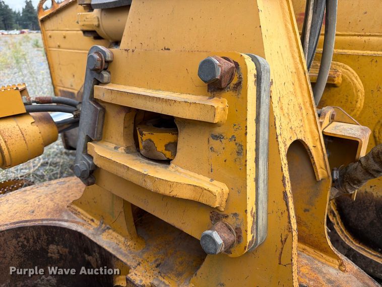 image for item YA5107 2006 John Deere 750J LT dozer