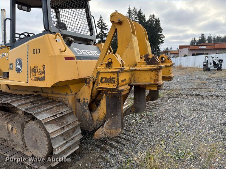 image for item YA5107 2006 John Deere 750J LT dozer
