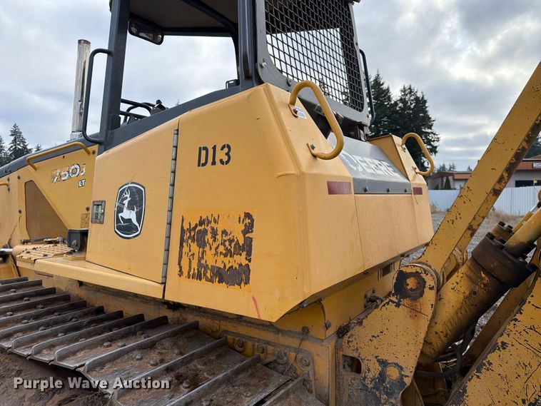 image for item YA5107 2006 John Deere 750J LT dozer