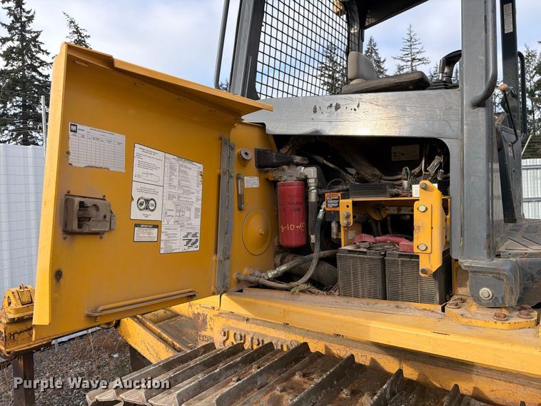 image for item YA5107 2006 John Deere 750J LT dozer